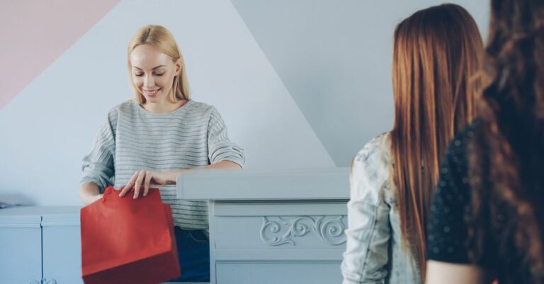 article - image de couverture de Transformer vos avis Google en boucle de fidélisation locale